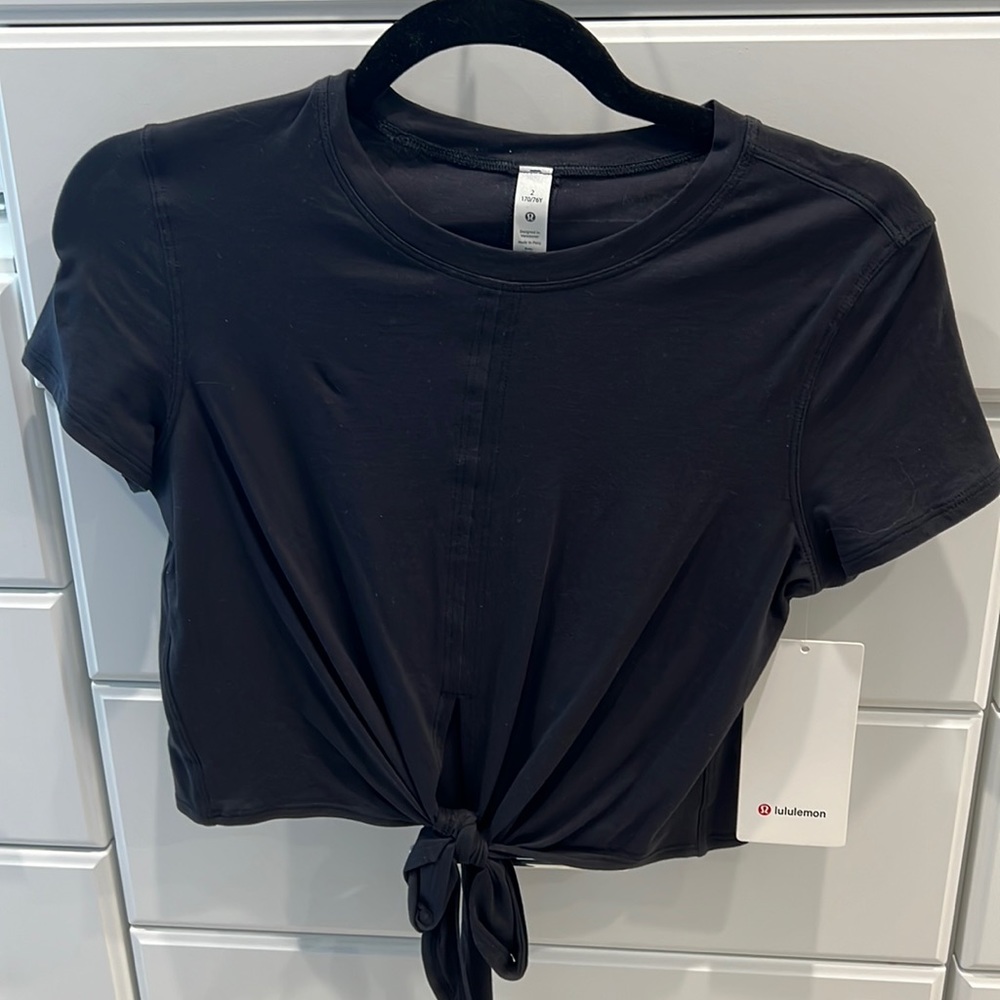 Lulu Lemon crop tie top sz 2